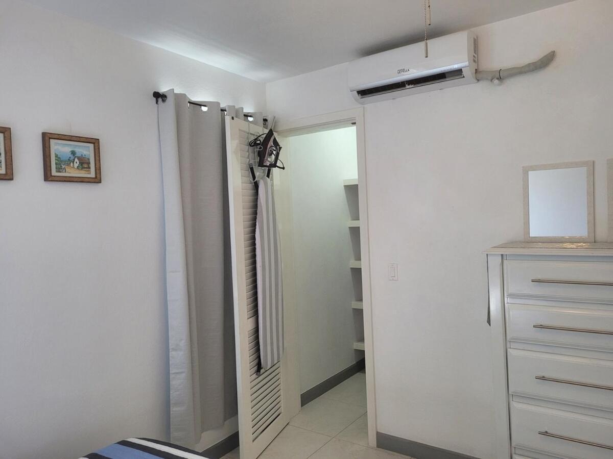 Modern Waterfront Apartment Road Town  Ngoại thất bức ảnh