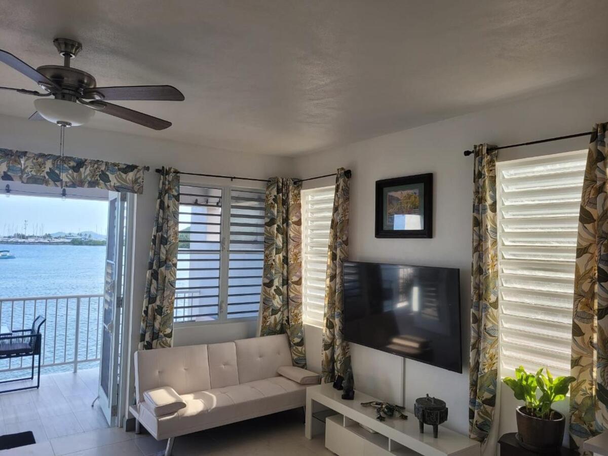 Modern Waterfront Apartment Road Town  Ngoại thất bức ảnh