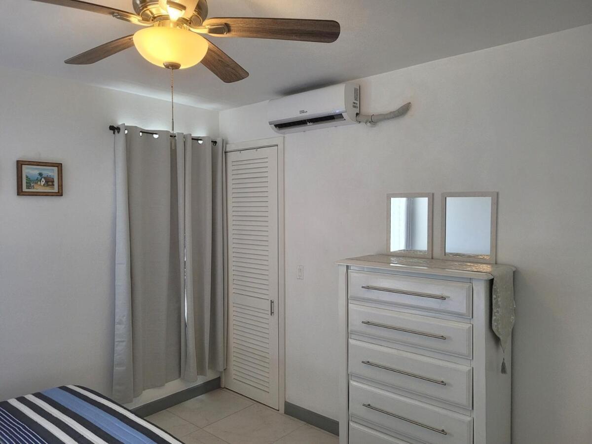 Modern Waterfront Apartment Road Town  Ngoại thất bức ảnh